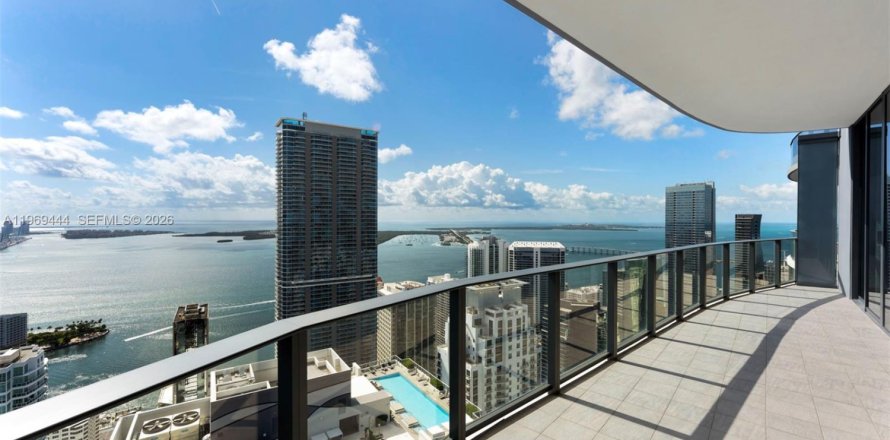 Кондоминиум с 3 спальнями в Майами, Флорида № 2030216