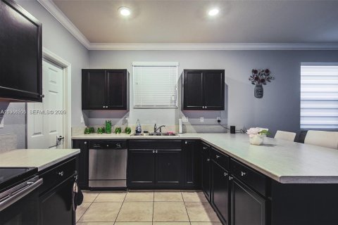 Купить виллу или дом в Хомстед, Флорида 5 спален, 232.63м2, № 2081092 - фото 4
