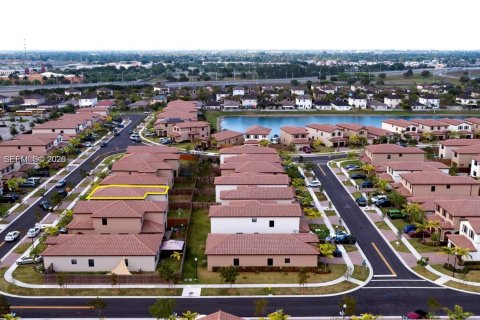 Купить виллу или дом в Хомстед, Флорида 5 спален, 232.63м2, № 2081092 - фото 10