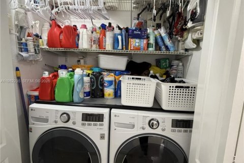 Villa ou maison à louer à Miami, Floride: 3 chambres, 127.93 m2 № 2049792 - photo 17