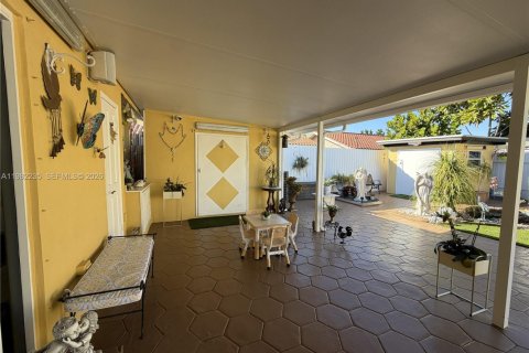 Villa ou maison à Miami, Floride 3 chambres, 127.93 m2 № 2049792