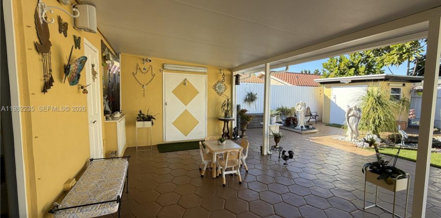 Villa ou maison à Miami, Floride 3 chambres, 127.93 m2 № 2049792