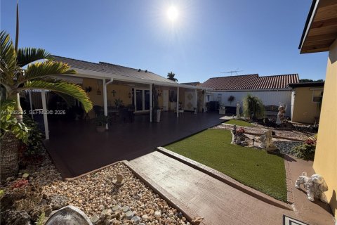 Villa ou maison à louer à Miami, Floride: 3 chambres, 127.93 m2 № 2049792 - photo 11