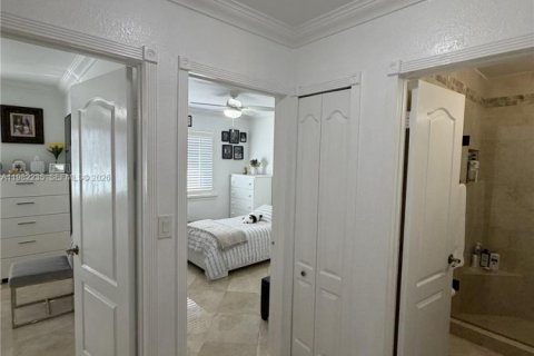 Villa ou maison à louer à Miami, Floride: 3 chambres, 127.93 m2 № 2049792 - photo 2