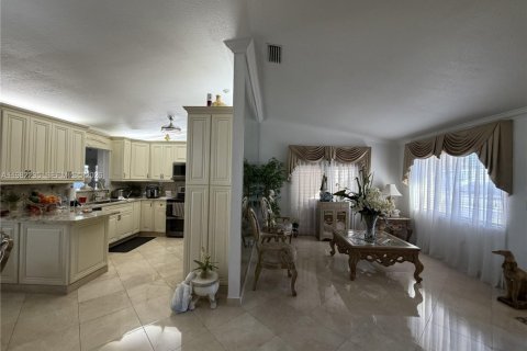 Villa ou maison à louer à Miami, Floride: 3 chambres, 127.93 m2 № 2049792 - photo 5