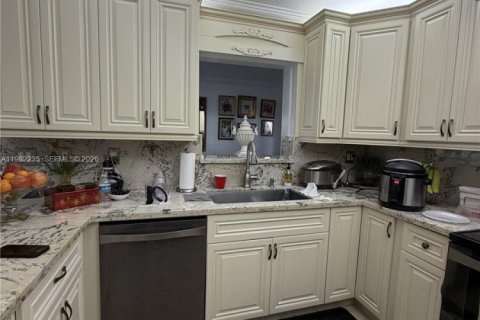 Villa ou maison à louer à Miami, Floride: 3 chambres, 127.93 m2 № 2049792 - photo 6