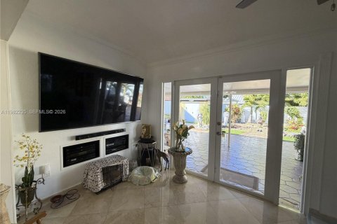 Villa ou maison à louer à Miami, Floride: 3 chambres, 127.93 m2 № 2049792 - photo 8