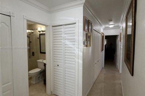 Villa ou maison à louer à Miami, Floride: 3 chambres, 127.93 m2 № 2049792 - photo 3