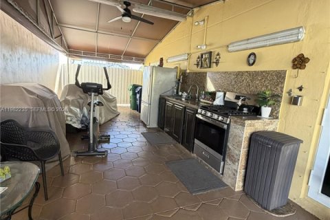 Villa ou maison à louer à Miami, Floride: 3 chambres, 127.93 m2 № 2049792 - photo 9