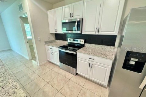 House in DeLand, Florida 3 bedrooms, 156.54 sq.m. № 2428908 - photo 4