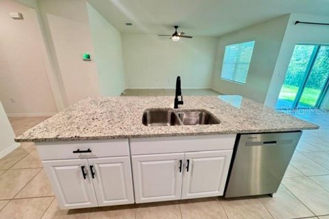House in DeLand, Florida 3 bedrooms, 156.54 sq.m. № 2428908 - photo 5