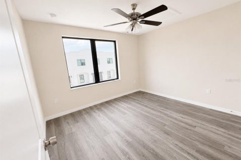 Townhouse in Tampa, Florida 3 bedrooms, 178.19 sq.m. № 2203439 - photo 30