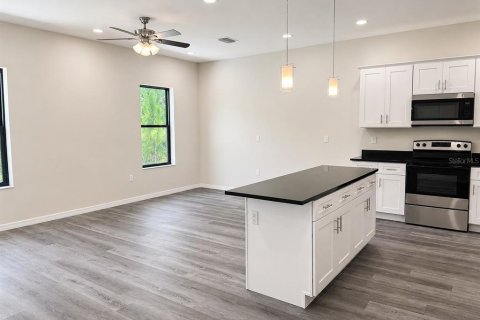 Townhouse in Tampa, Florida 3 bedrooms, 178.19 sq.m. № 2203439 - photo 8