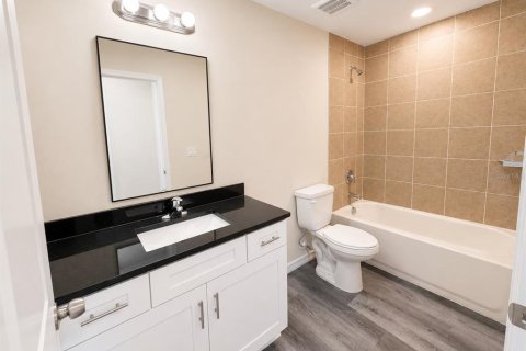 Townhouse in Tampa, Florida 3 bedrooms, 178.19 sq.m. № 2203439 - photo 27