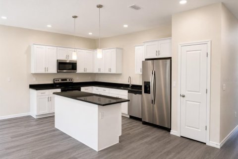 Townhouse in Tampa, Florida 3 bedrooms, 178.19 sq.m. № 2203439 - photo 12