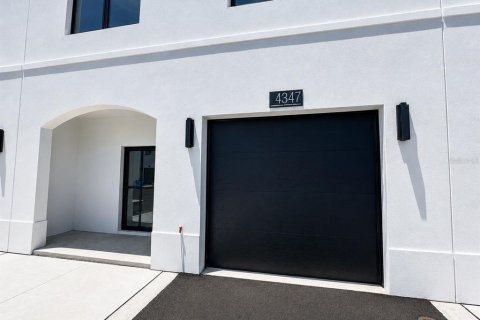 Townhouse in Tampa, Florida 3 bedrooms, 178.19 sq.m. № 2203439 - photo 2