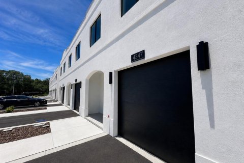 Townhouse in Tampa, Florida 3 bedrooms, 178.19 sq.m. № 2203439 - photo 3
