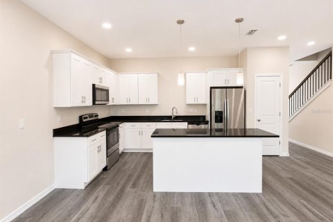 Townhouse in Tampa, Florida 3 bedrooms, 178.19 sq.m. № 2203439 - photo 10