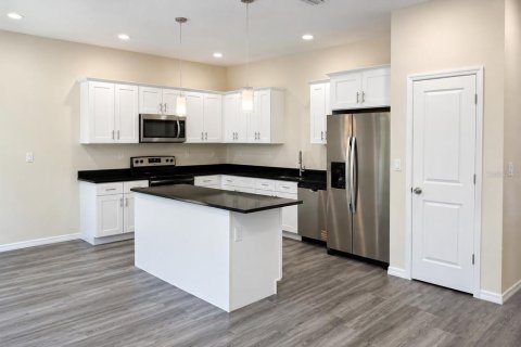 Townhouse in Tampa, Florida 3 bedrooms, 178.19 sq.m. № 2203439 - photo 7