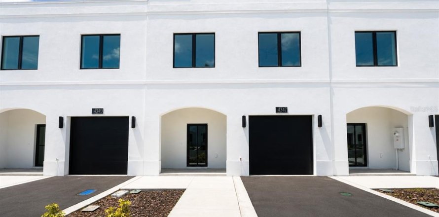 Townhouse in Tampa, Florida 3 bedrooms, 178.19 sq.m. № 2203439