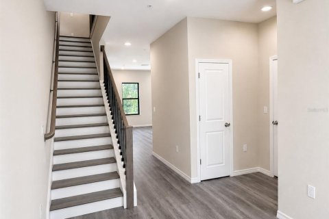 Townhouse in Tampa, Florida 3 bedrooms, 178.19 sq.m. № 2203439 - photo 5