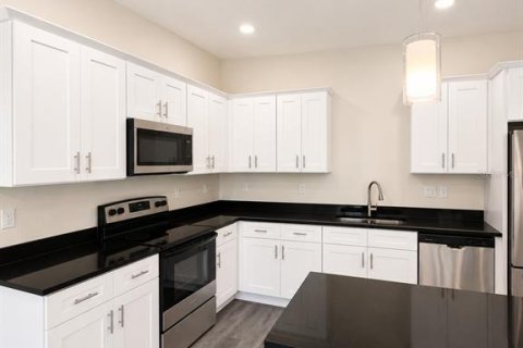 Townhouse in Tampa, Florida 3 bedrooms, 178.19 sq.m. № 2203439 - photo 11