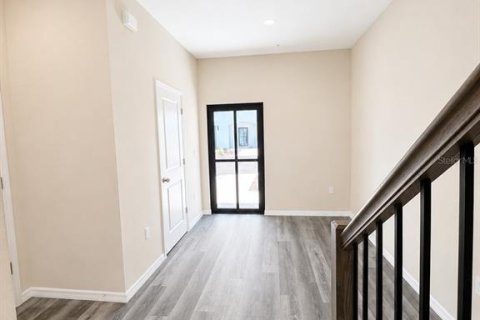 Townhouse in Tampa, Florida 3 bedrooms, 178.19 sq.m. № 2203439 - photo 6