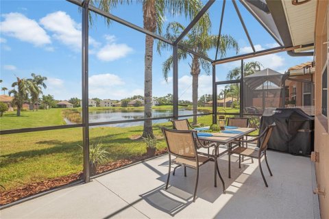 House in Bradenton, Florida 2 bedrooms, 173.73 sq.m. № 1866803 - photo 2