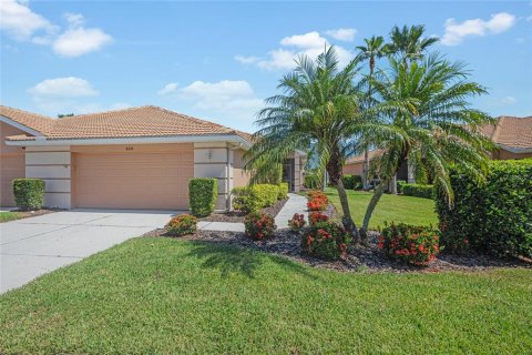 House in Bradenton, Florida 2 bedrooms, 173.73 sq.m. № 1866803 - photo 1