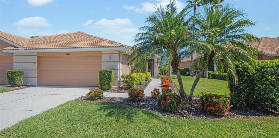 House in Bradenton, Florida 2 bedrooms, 173.73 sq.m. № 1866803
