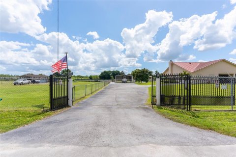 Casa en venta en Homestead, Florida, 4 dormitorios, 197.51 m2 № 1945738 - foto 8