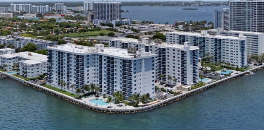 Квартира в Норт-Бей-Виллидж, Флорида 2 спальни № 1897116