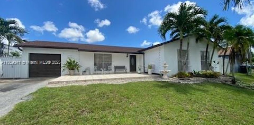 Villa ou maison à Homestead, Floride 4 chambres, 136.75 m2 № 2022796