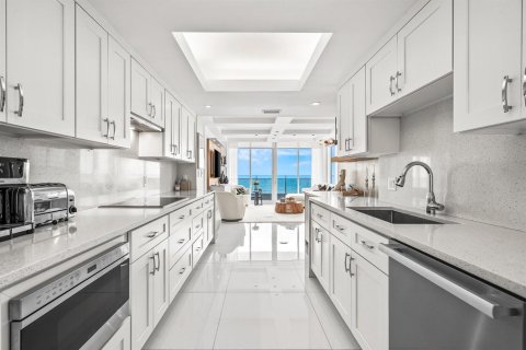 Condo in Boca Raton, Florida, 2 bedrooms  № 2251468 - photo 11