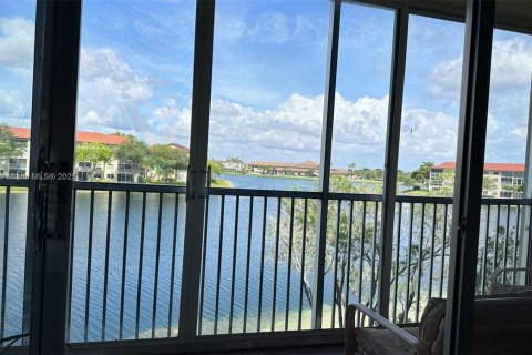 Condo in Pembroke Pines, Florida, 2 bedrooms  № 1794245 - photo 9