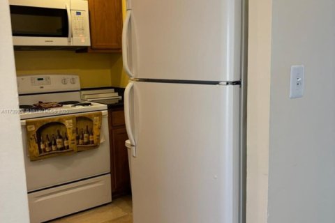 Condo in Sunrise, Florida, 1 bedroom  № 1682640 - photo 10