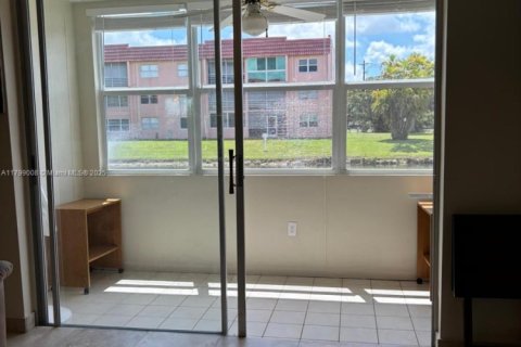 Condo in Sunrise, Florida, 1 bedroom  № 1682640 - photo 7