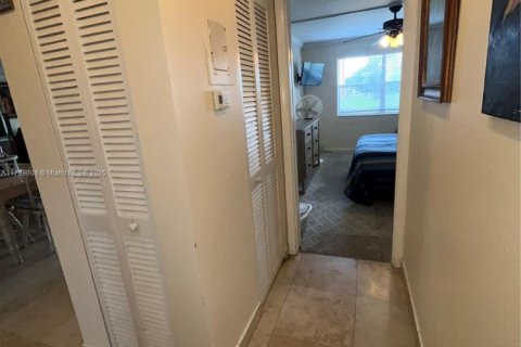 Condo in Sunrise, Florida, 1 bedroom  № 1682640 - photo 19