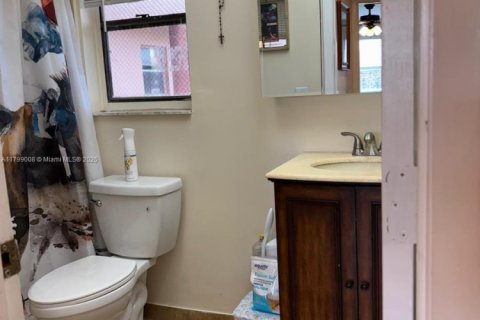 Condo in Sunrise, Florida, 1 bedroom  № 1682640 - photo 17
