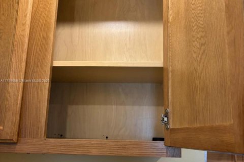 Condo in Sunrise, Florida, 1 bedroom  № 1682640 - photo 12