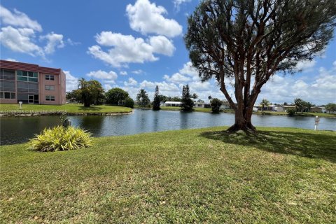 Condo in Sunrise, Florida, 1 bedroom  № 1682640 - photo 27