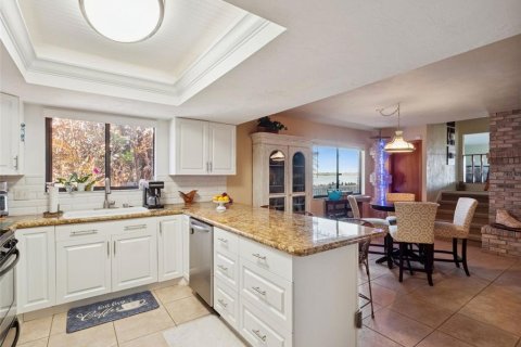 Villa ou maison à vendre à New Smyrna Beach, Floride: 5 chambres, 278.06 m2 № 2330658 - photo 27