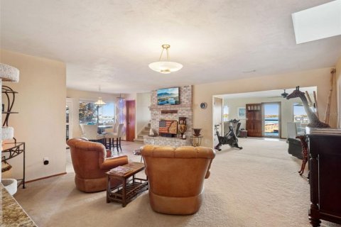 Villa ou maison à vendre à New Smyrna Beach, Floride: 5 chambres, 278.06 m2 № 2330658 - photo 24