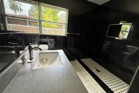House in Homestead, Florida 3 bedrooms, 74.69 sq.m. № 1926590 - photo 14