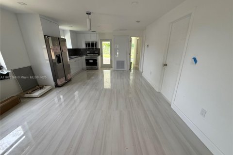 House in Homestead, Florida 3 bedrooms, 74.69 sq.m. № 1926590 - photo 4
