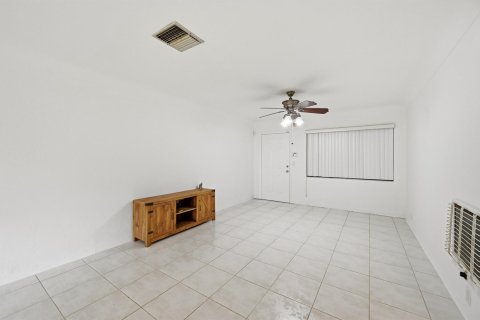 Villa ou maison à vendre à Hollywood, Floride: 2 chambres, 118.17 m2 № 2261091 - photo 6