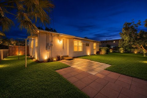 Villa ou maison à vendre à Hollywood, Floride: 2 chambres, 118.17 m2 № 2261091 - photo 21