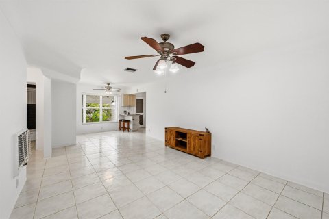 Villa ou maison à vendre à Hollywood, Floride: 2 chambres, 118.17 m2 № 2261091 - photo 5