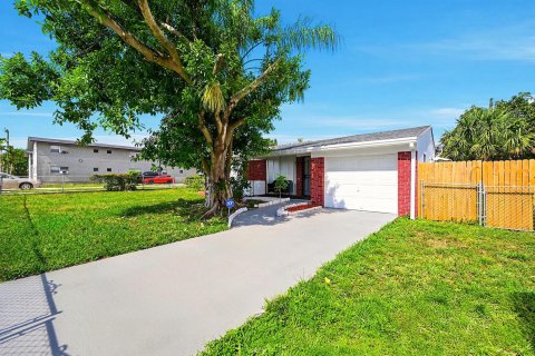 Villa ou maison à vendre à Hollywood, Floride: 2 chambres, 118.17 m2 № 2261091 - photo 28