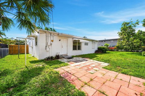 Villa ou maison à vendre à Hollywood, Floride: 2 chambres, 118.17 m2 № 2261091 - photo 22